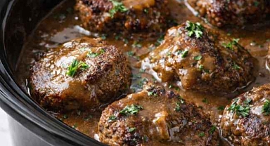 4-Ingredient Slow Cooker Salisbury Steak Recipe