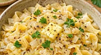 Slow Cooker Cabbage and Noodles Recipe