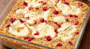 Strawberry Cheesecake Oatmeal Bake Recipe