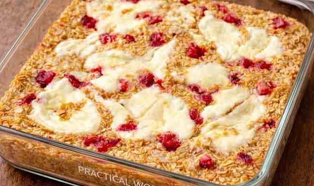 Strawberry Cheesecake Oatmeal Bake Recipe