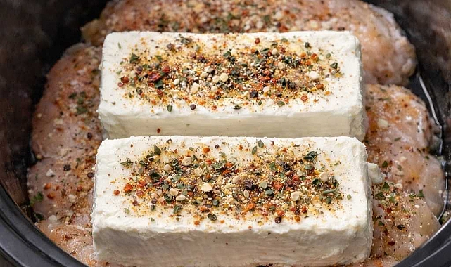 3-Ingredient Slow Cooker Cream Cheese Chicken Recipe