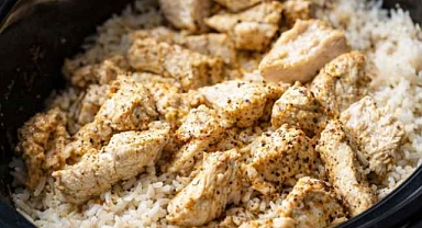 5-Ingredient Slow Cooker Chicken and Rice Recipe