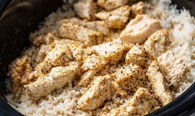 5-Ingredient Slow Cooker Chicken and Rice Recipe