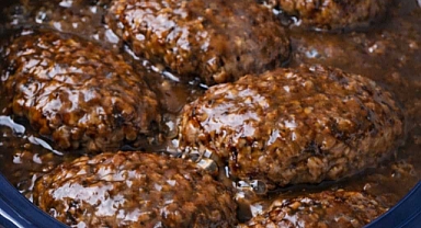 Slow Cooker 4-Ingredient Poor Man’s Steak Recipe