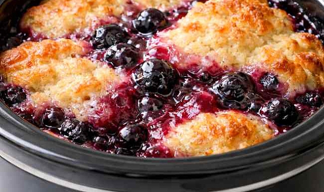 Slow Cooker Berry Cobbler Recipe