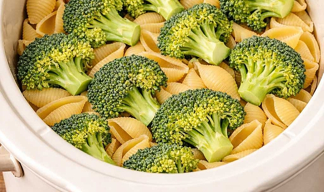 Slow Cooker Broccoli Cheddar Shells