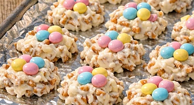 3-Ingredient Pastel Pretzel Clusters Recipe