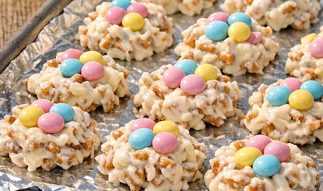 3-Ingredient Pastel Pretzel Clusters Recipe