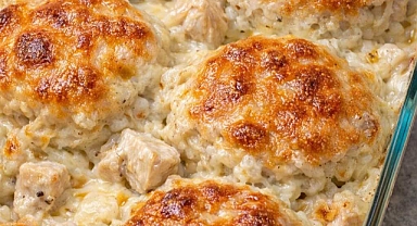 4-Ingredient Chicken Alfredo Biscuit Casserole Recipe