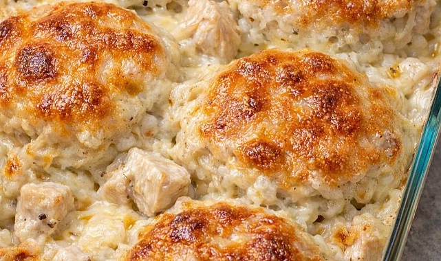 4-Ingredient Chicken Alfredo Biscuit Casserole Recipe