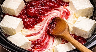 4-Ingredient Strawberry Cheesecake Dip Recipe