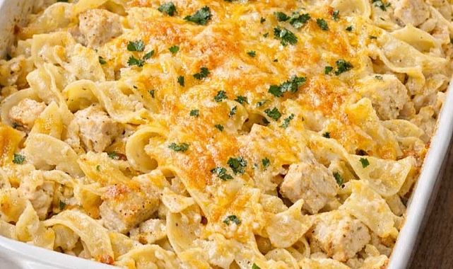 5-Ingredient Amish Chicken Noodle Bake Recipe