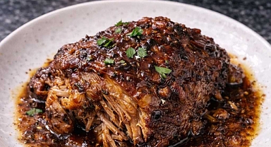 5-Ingredient Slow Cooker Guinness Chicken Thighs Recipe