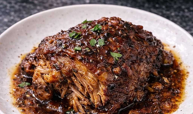 5-Ingredient Slow Cooker Guinness Chicken Thighs Recipe