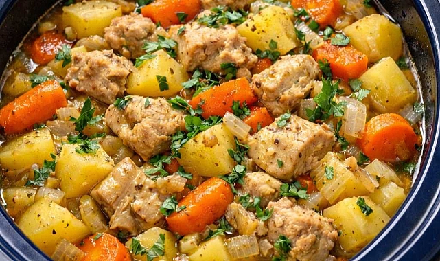 5-Ingredient Slow Cooker Irish Chicken Stew Recipe