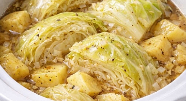 Slow Cooker 4-Ingredient Cabbage and Potatoes Recipe