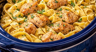 Slow Cooker Amish Garlic Butter Chicken Noodles Recipe