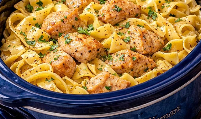Slow Cooker Amish Garlic Butter Chicken Noodles Recipe