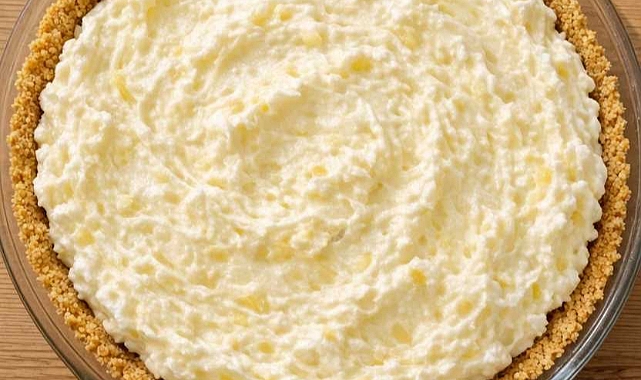 3-Ingredient Pineapple Fluff Pie Recipe