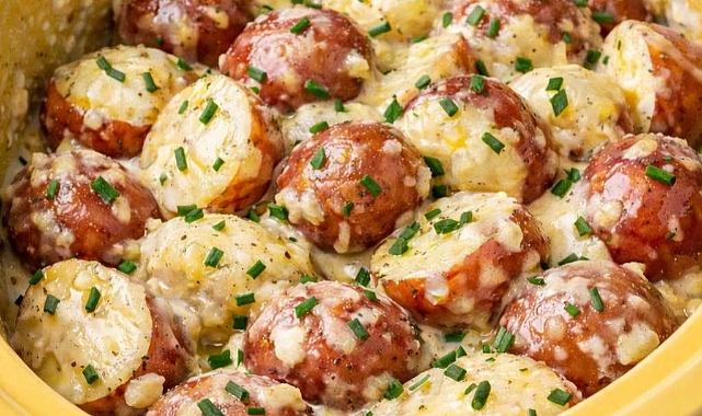 4-Ingredient Amish Farmhouse Potatoes Recipe