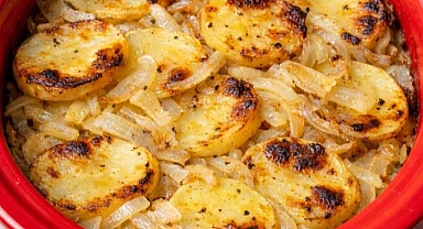4-Ingredient Depression Era Potato and Onion Bake Recipe