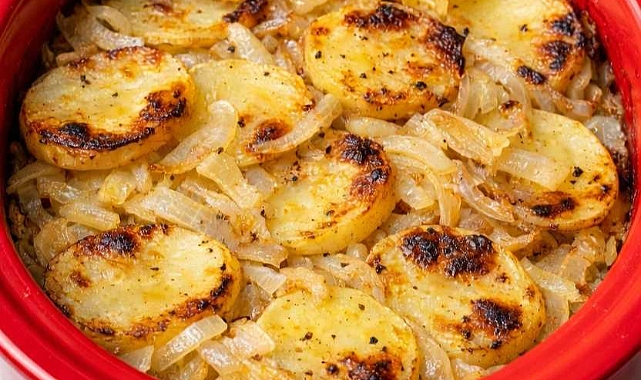 4-Ingredient Depression Era Potato and Onion Bake Recipe
