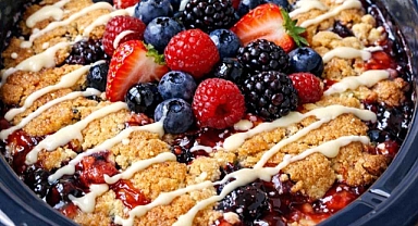 4-Ingredient Slow Cooker Spring Cookie Cobbler Recipe