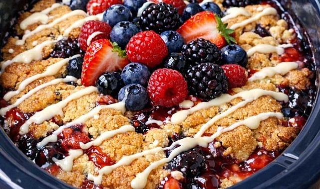 4-Ingredient Slow Cooker Spring Cookie Cobbler Recipe