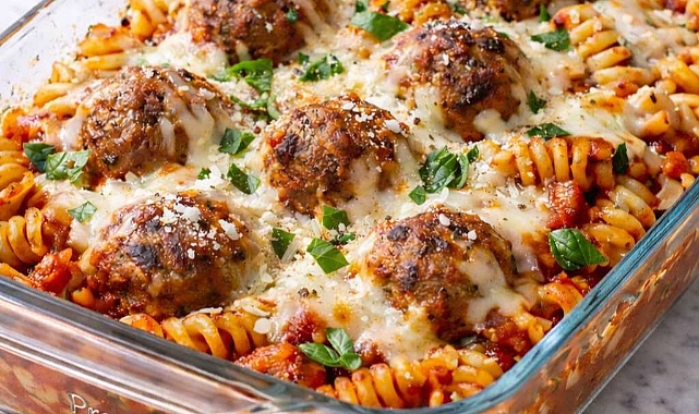 5-Ingredient Oven Meatball Pasta Bake Recipe