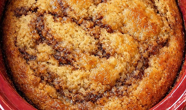 Slow Cooker 3-Ingredient Chai Latte Cake Recipe