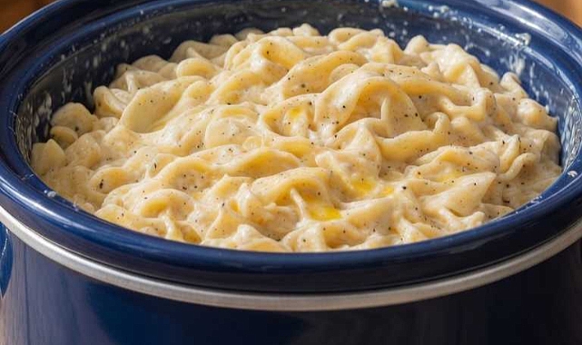 Slow Cooker Amish Sour Cream Noodles Recipe