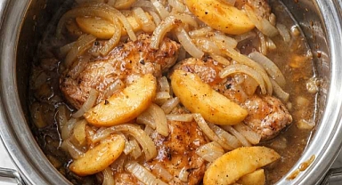 Slow Cooker Apple Onion Pork Chops Recipe
