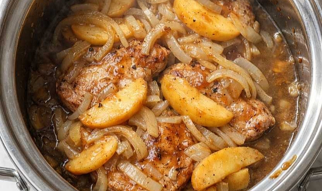 Slow Cooker Apple Onion Pork Chops Recipe