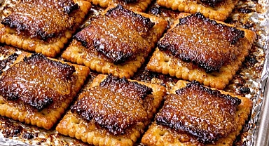 Southern 4-Ingredient Brown Sugar Bacon Crackers Recipe