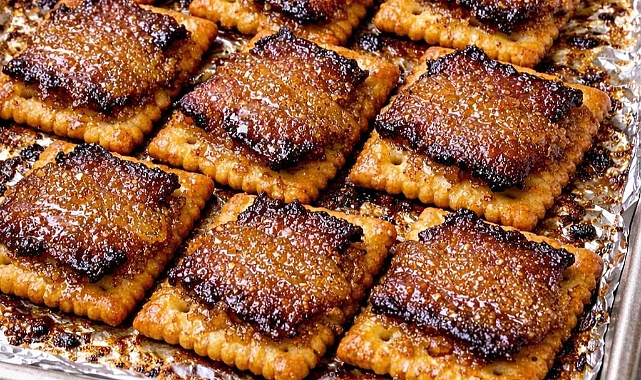Southern 4-Ingredient Brown Sugar Bacon Crackers Recipe