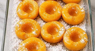 4-Ingredient Baked Canned Peach Dessert Recipe