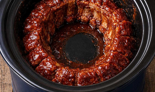 4-Ingredient Slow Cooker Vintage Sticky Spareribs Recipe