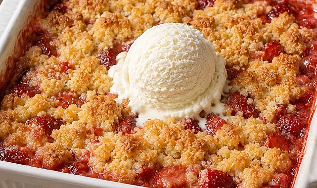 5-Ingredient Strawberry Dump Cake Recipe