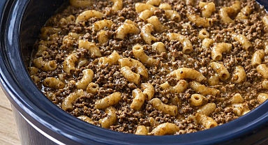 Slow Cooker 4-Ingredient Amish Beef Macaroni Recipe