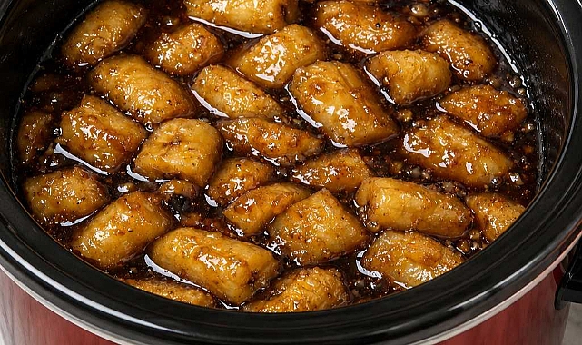 Slow Cooker 4-Ingredient Bananas Foster Recipe