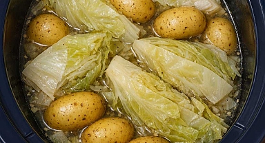 Slow Cooker 4-Ingredient Cabbage and Potato Boil Recipe