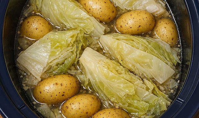Slow Cooker 4-Ingredient Cabbage and Potato Boil Recipe