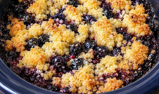 Slow Cooker 4-Ingredient Lemon Blueberry Dump Cake Recipe