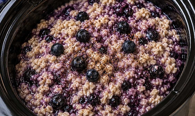 Slow Cooker Amish Blueberry Oatmeal Recipe