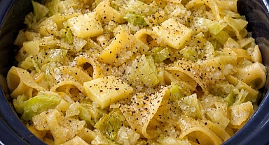 Slow Cooker Amish Cabbage and Noodles Recipe