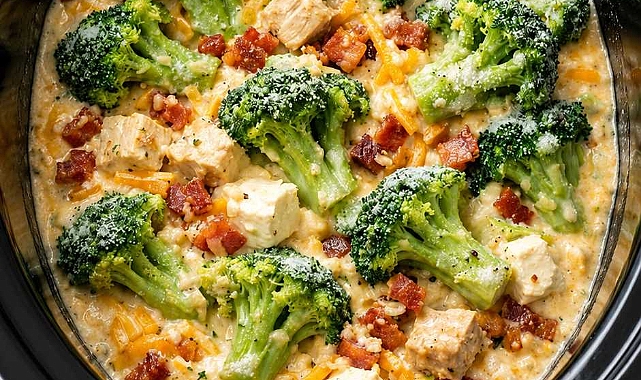 Slow Cooker Cheesy Chicken & Broccoli Recipe