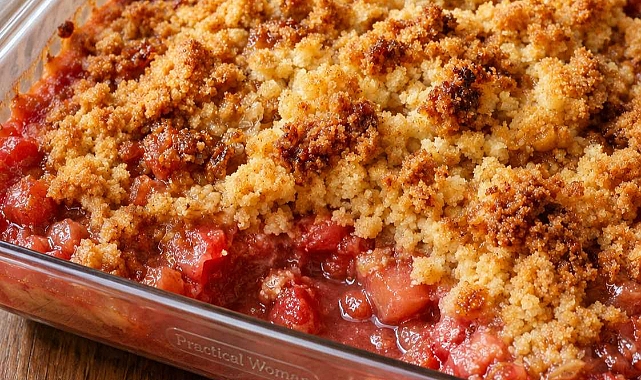 4-Ingredient Amish Rhubarb Crunch Recipe