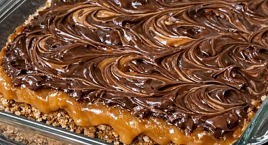 4-Ingredient Caramel Pretzel Bars Recipe
