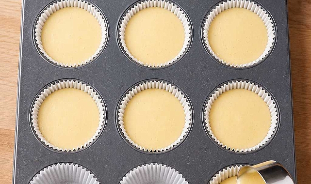 Easy Limoncello Custard Muffins Recipe