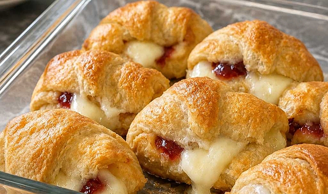 Oven-Baked 3-Ingredient Crescent Brie Bites Recipe